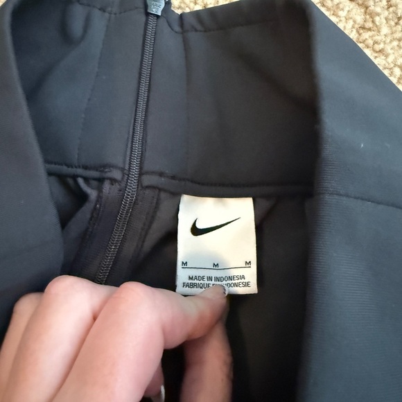 Nike Black and Gray Athletic Shorts for Running - Picture 7 of 7